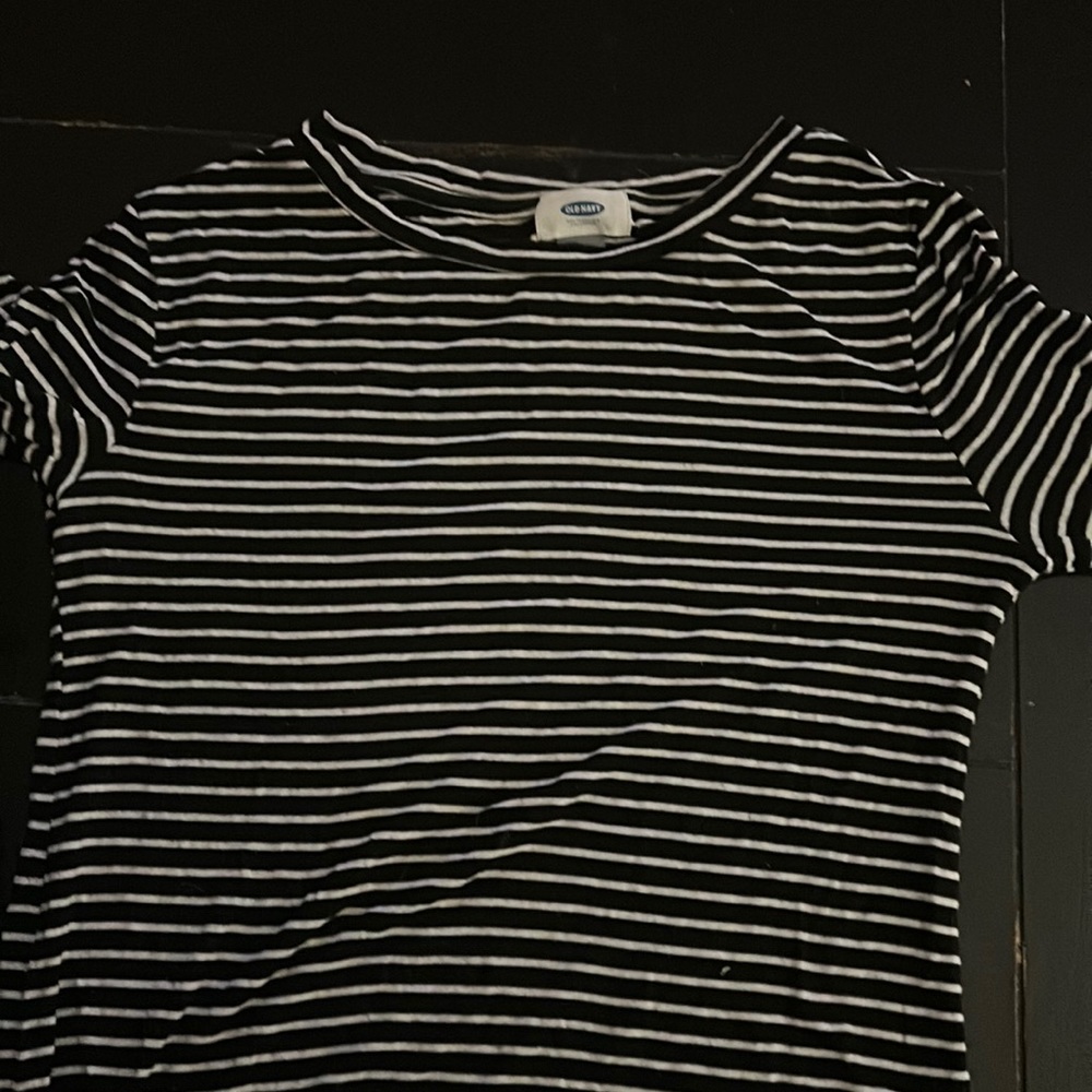 Black and white long sleeved stretchy striped shirt
